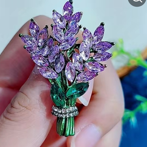 Lavender brooch new - Picture 2 of 2